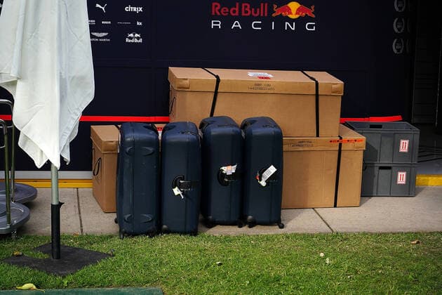 FORMULA 1 ROLEX AUSTRALIAN GRAND PRIX 2020 13.03.2020, Albert-Park, Melbourne, FORMULA 1 ROLEX AUSTRALIAN GRAND PRIX 2020 , im Bild Das Rennen in Melbourne ist abgesagt worden, Grund die Ausbreitung des Coronavirus (COVID-19) Die Teams packen ihre Equipment für den Abtransport zusammen.