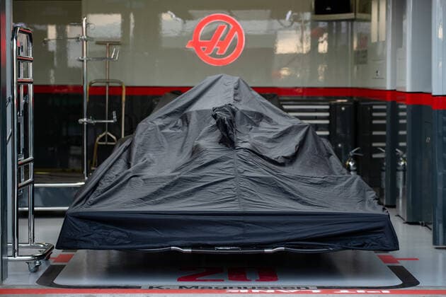 Abgedecktes Auto von Haas in der Box, Formel 1, Grosser Preis von Australien, Albert Park Circuit Melbourne, Absage des Rennen, 13.03.2020. Formel 1, Grosser Preis von Australien, Albert Park Circuit Melbourne, Absage des Rennen, 13.03.2020 Melbourne Copyright: xMemmlerx Eibner-Pressefotox EP_mmr