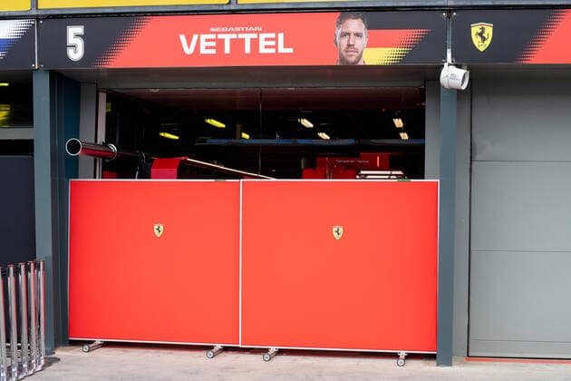 Sport Bilder des Tages Geschlossene Ferrari-Box von Sebastian Vettel, Formel 1, Grosser Preis von Australien, Albert Park Circuit Melbourne, Absage des Rennen, 13.03.2020. Formel 1, Grosser Preis von Australien, Albert Park Circuit Melbourne, Absage des Rennen, 13.03.2020 Melbourne Copyright: xMemmlerx Eibner-Pressefotox EP_mmr