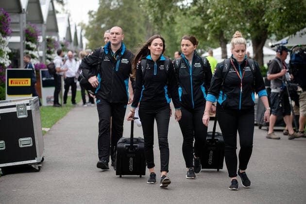 Williams Mitarbeiter verlassen den Paddock, Formel 1, Grosser Preis von Australien, Albert Park Circuit Melbourne, Absage des Rennen, 13.03.2020. Formel 1, Grosser Preis von Australien, Albert Park Circuit Melbourne, Absage des Rennen, 13.03.2020 Melbourne Copyright: xMemmlerx Eibner-Pressefotox EP_mmr