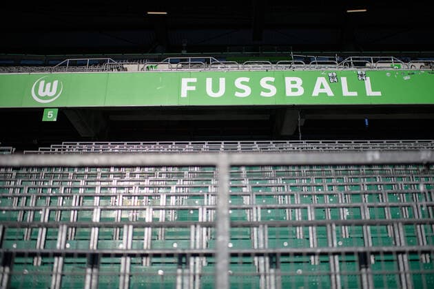 VfL Wolfsburg vs Bayer 04 Leverkusen, Fussball Bundesliga, 10.11.2019 Leere Ränge vor dem Bundesligaspiel zwischen dem VfL Wolfsburg und Bayer 04 Leverkusen am 10.11.2019 DFL regulations prohibit any use of photographs as image sequences and or quasi-video. , Wolfsburg NI Deutschland Volkswagen Arena