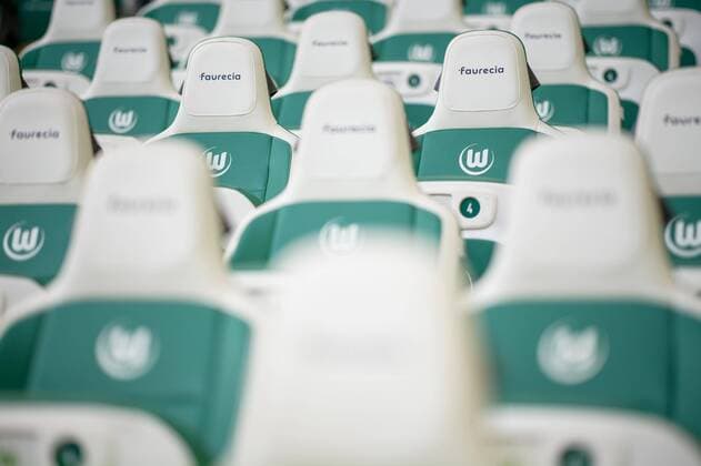 VfL Wolfsburg vs Bayer 04 Leverkusen, Fussball Bundesliga, 10.11.2019 Leere Ränge vor dem Bundesligaspiel zwischen dem VfL Wolfsburg und Bayer 04 Leverkusen am 10.11.2019 DFL regulations prohibit any use of photographs as image sequences and or quasi-video. , Wolfsburg NI Deutschland Volkswagen Arena
