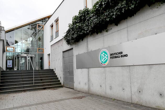 Fußball - DFB - Deutscher Fussball Bund Logo am 12.03.2020 beim DFB in Frankfurt Logo des DFB Deutschen Fussball Bund am Standort in Frankfurt.