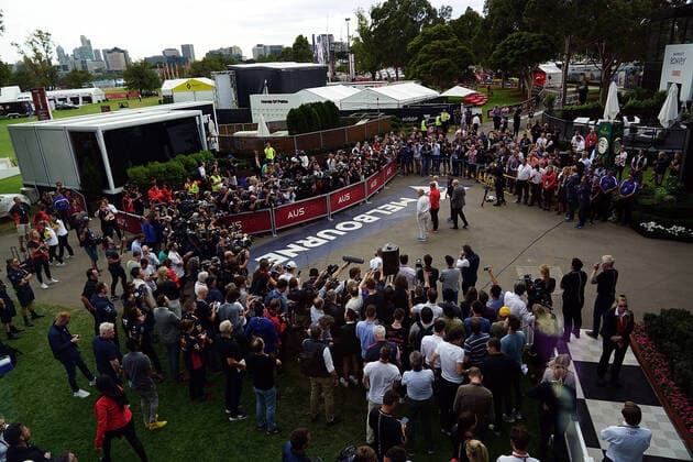 Melbourne, Australien, 13.03.2020, Formel 1, Formula 1, Australian Grand Prix, Das Rennen in Melbourne ist abgesagt worden, Grund die Ausbreitung des Coronavirus (COVID-19), Pressekonferenz zur Absage des Rennens mit Andrew Westacott (CEO des Grand Prix von Australien), Chase Carey (Vorsitzender der Formel 1 Liberty Media), Paul Little (Vorsitzender des Grand Prix von Australien), Michael Masi (FIA Renndirektor) ( Melbourne Albert-Park Victoria Australien eu-images-09-506-049614