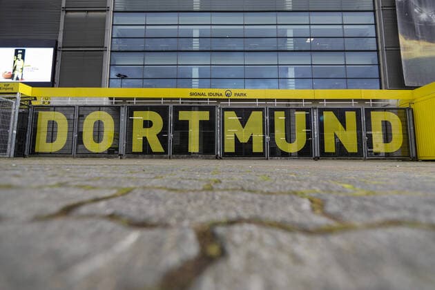13.03.2020, Fussball, Saison 2019 2020, Bundesliga, Der verschlossene Dortmunder Signal Iduna Park von Borussia Dortmund nach der Absage des Revierderbys durch die Deutsche Fußball Liga (DFL). Dortmund Signal Iduna Park Deutschland xRHR-FOTO DEx