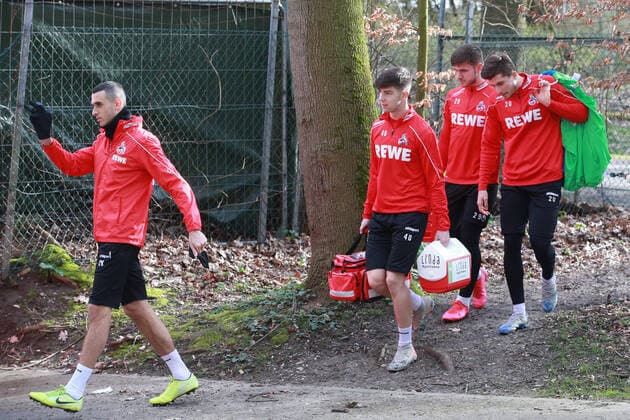 1.FC Köln Training von links: Ellyes Skhiri (1.FC Köln) , Robert Voloder (1.FC Köln), Jan Thielmann (1.FC Köln), Elvis Rexhbecaj (1.FC Köln) auf dem Weg ins Franz-Kremer-Stadion 13.03.2020