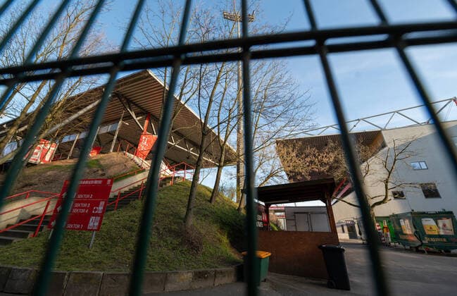 Sport Bilder des Tages Fussball DFL 1.Bundesliga Berlin 14.03.2020 26 Spieltag Stadion an der Alten Foersterei 1 FC Union Berlin geg FC Bayern München ABGESAGT ! Die DFL (Deutsche Fussball Liga) hat die Verlegung des 26. Spieltags der Bundesliga und 2.Bundesliga beschlossen. Nach aktuellen Entwicklungen im Zusammenhang mit dem Corona Virus. Keine Fans, totale Leere rund um die ALTE FÖRSTEREI 1 Stund vor dem imaginären Spielbeginn. *** Football DFL 1 Bundesliga Berlin 14 03 2020 26 Matchday Stadion an der Alten Foersterei 1 FC Union Berlin geg FC Bayern München ABSOLUTED The DFL Deutsche Fussball Liga has decided to postpone the 26 matchday of the Bundesliga and 2 Bundesliga According to current developments in connection with the corona virus No fans, total emptiness around the OLD FIRSTERY 1 hour before the imaginary start of the match