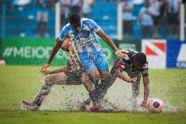 Bilder des Jahres 2020, Sport 03 März Sport Themen der Woche KW11 Sport Bilder des Tages Paysandu e Castanhal BELÉM, PA - 15.03.2020: PAYSANDU E CASTANHAL - Paysandu beat Castanhal 1 to 0 this Sunday (15) at the Curuzu Stadium in Belém. Game was paralyzed due to rain and flooded lawn. (Photo: Filipe Bispo Fotoarena) x1892818x  FilipexBispo