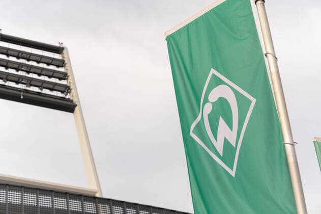 GER, 1.FBL, Werder Bremen Training 16.03.2020, Trainingsgelaende am wohninvest WESERSTADION,, Bremen, GER, 1.FBL, Werder Bremen Training, im Bild Tag 01 - Corona Training Aussetzung Feature rund um das Weserstadion - Stadionbereich - Uebersicht, Solarzellen, Nordkurve mit Turm und Flutlichtmast *** GER, 1 FBL, Werder Bremen Training 16 03 2020, training grounds at the wohninvest WESERSTADION,, Bremen, GER, 1 FBL, Werder Bremen Training, in the picture day 01 Corona Training suspension feature around the Weser Stadium Stadium area Overview, solar cells, north curve with tower and floodlight mast nordphotoxKokenge nph00001