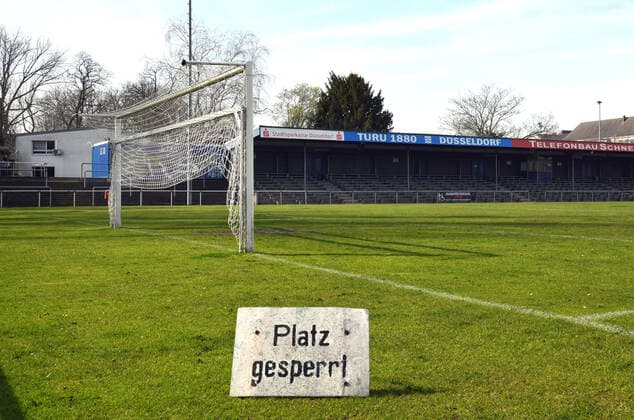 Sport Bilder des Tages Platzsperren der Sportanlagen wegen des Corona Virus 16.03.2020. Anlage Turu Düsseldorf. *** Sports facilities blocked due to corona virus 16 03 2020 Turu Düsseldorf facility HM