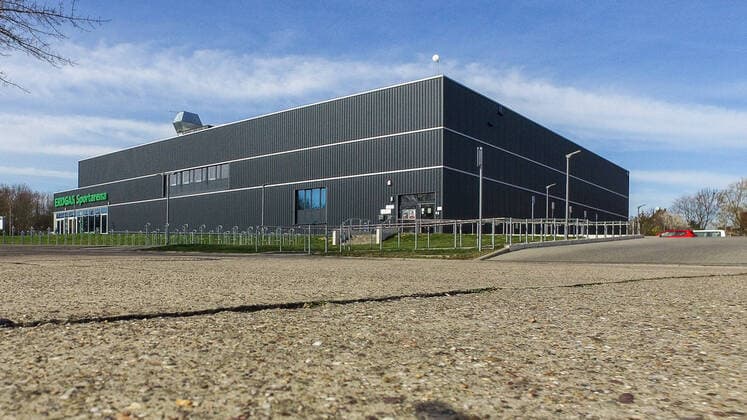 Erdgas Sportarena - Spielstätte der Wildcats und Gisa Lions in der Handball und Basketballbundesliga. Der Spielbetrieb ist wegen des Corona Virus eingestellt. Luftaufnahme , Drohnenaufnahme , DJI Inspire 1 Copyright: xVIADATAx xHolgerxJohnx Halle (Saale) Sachsen-Anhalt Deutschland