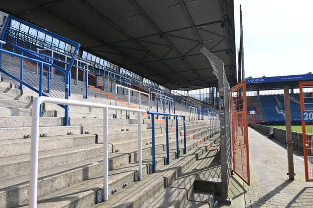 16.03.2020, Fussball GER, Saison 2019 2020, 2. Bundesliga, Trainingsgelaende VfL Bochum, , Osttribuene im Vonovia Ruhrstadion Bochum Nordrhein Westfalen Deutschland *** 16 03 2020, Football GER, Season 2019 2020, 2 Bundesliga, Training grounds VfL Bochum, , East stands in Vonovia Ruhrstadion Bochum North Rhine-Westphalia Germany Team2