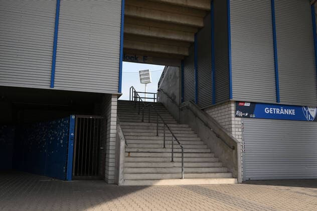 16.03.2020, Fussball GER, Saison 2019 2020, 2. Bundesliga, Trainingsgelaende VfL Bochum, , Zuschaueraufgang zum Vonovia Ruhrstadion Bochum Nordrhein Westfalen Deutschland *** 16 03 2020, Football GER, Season 2019 2020, 2 Bundesliga, Training grounds VfL Bochum, , Spectator access to Vonovia Ruhrstadion Bochum North Rhine-Westphalia Germany Team2
