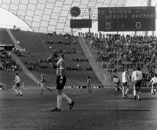 FC Bayern Muenchen - SV Werder Bremen (7:0) 12.3.1980. Tw. Dieter Burdenski (Werder) nach dem 5:0.