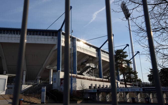 16.03.2020 - Sportstätte in Zeiten des Coronavirus Corona-Virus Corona Virus - DaMa - Symbolbild Symbolfoto Feature Impression - Max-Morlock-Stadion Nürnberg - Aussenansicht - Leerer Stadionvorplatz - in Zeiten des Corona Virus Coronavirus