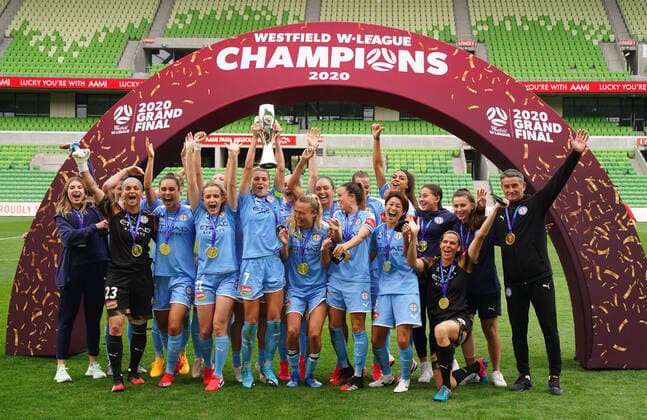 Bilder des Jahres 2020, Sport 03 März Sport Bilder des Tages WLEAGUE FINAL CITY SYDNEY FC, Stephanie Catley of Melbourne City and her teammates celebrate with the trophy after winning the W-League Grand Final match between Melbourne City Women and Sydney FC Women at AAMI Park in Melbourne, Saturday, March 21, 2020. ( NO ARCHIVING, EDITORIAL USE ONLY, NO USE IN BOOKS WITHOUT CONSENT MELBOURNE VIC AUSTRALIA  Copyright: xSCOTTxBARBOURx 20200321001458570406