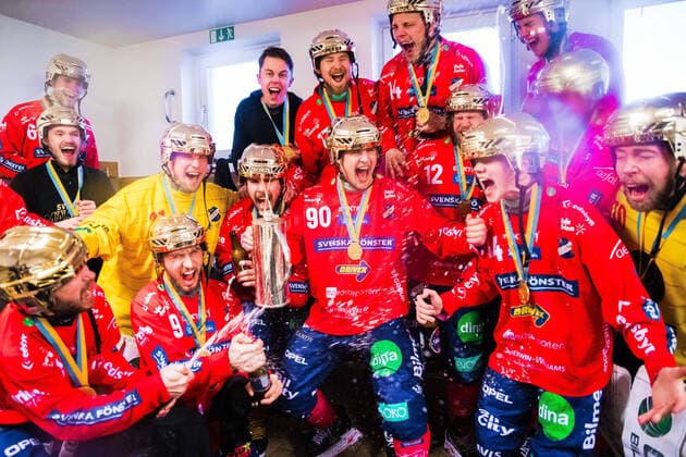 Bilder des Jahres 2020, Sport 03 März Sport Bilder des Tages 200321 Edsbyns malvakt Anders Svensson, Hans Andersson, Mattias Hammarström, Simon Jansson, Ted Hedell, Joakim Svensk, Martin Frid spelare jublar efter SM-finalen i bandy mellan Villa Lidköping och Edsbyn den 21 mars 2020 i Uppsala. *** 200321 Edsbyns Malwarder Anders Svensson, Hans Andersson, Mattias Hammarström, Simon Jansson, Ted Hedell, Joakim Svensk, Martin Frid players cheer after the SM finals in a bandy between Villa Lidköping and Edsbyn on March 21, 2020 in Uppsala,  Copyright: KentaxJönsson BB200321KJ092