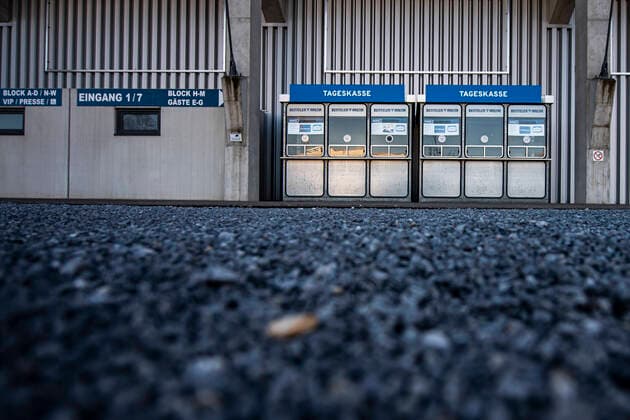 Fußball, Stadiongeschichte SC Paderborn Fußball: 1. Bundesliga, Saison 2019 2020. Außenansicht der Bentelerarena des SC Paderborn 07. DFL REGULATIONS PROHIBIT ANY USE OF PHOTOGRAPHS AS IMAGE SEQUENCES AND OR QUASI-VIDEO. Copyright: xInderlied Kirchner-Mediax