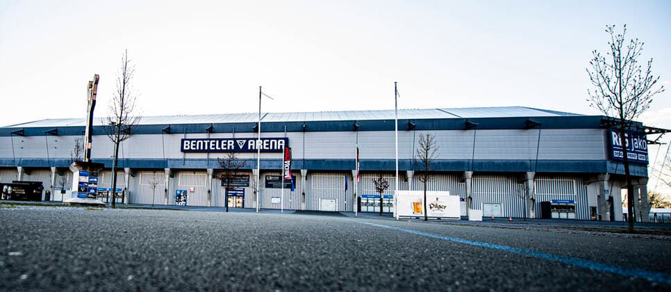 Fußball, Stadiongeschichte SC Paderborn Fußball: 1. Bundesliga, Saison 2019 2020. Außenansicht der Bentelerarena des SC Paderborn 07. DFL REGULATIONS PROHIBIT ANY USE OF PHOTOGRAPHS AS IMAGE SEQUENCES AND OR QUASI-VIDEO. Copyright: xInderlied Kirchner-Mediax