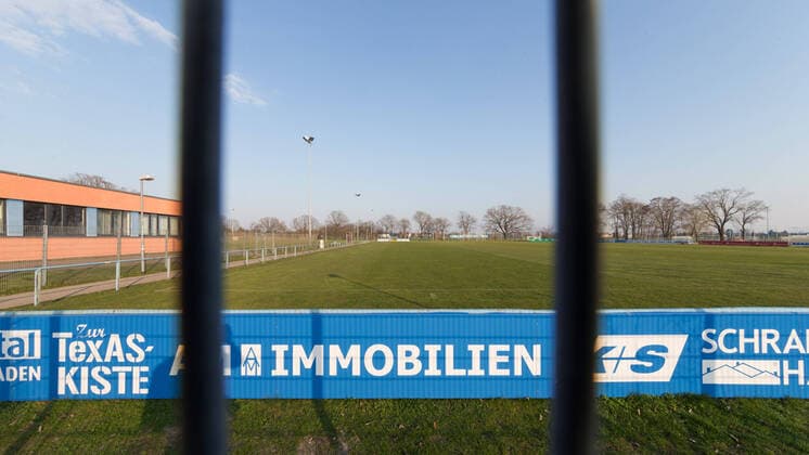 28.03.2020, xtgx, Auswirkungen des Corona Virus in Magdeburg, leerer Trainingsplatz des 1. FC Magdeburg Magdeburg