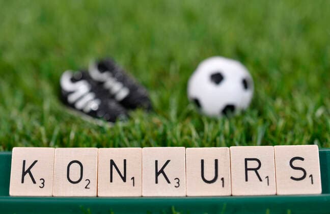 Symbolbild, Konkurs im Fußball wegen Corona, Coronavirus, Sars-CoV-2, Covid-19, Deutschland Coronavirus