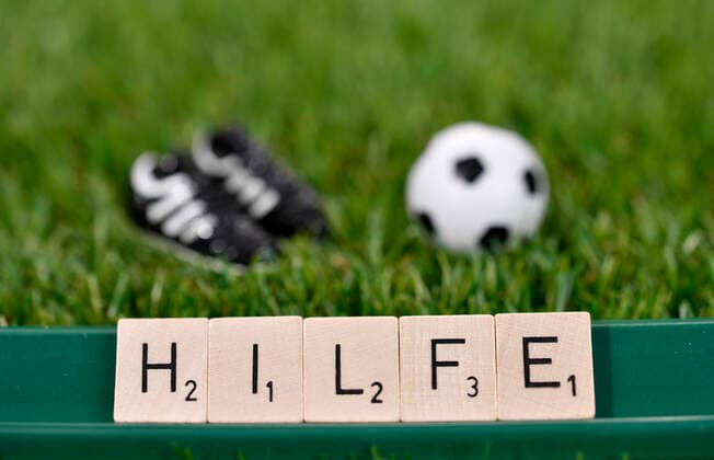 Symbolbild, Hilfe, Solidarität im Fußball wegen Corona, Coronavirus, Sars-CoV-2, Covid-19, Deutschland Coronavirus