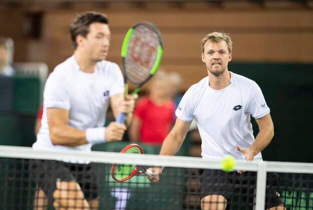 v.l. Andreas MIES , Kevin KRAWIETZ (GER) Aktion. Kevin KRAWIETZ (GER) Andreas MIES (GER) vs. Ilja IWASCHKA (Ilya IVASHKA, BLR) Andrei WASSILEWSKI (VASILEVSKI, BLR) 6:4 7:6, am 07.03.2020 Tennis Davis Cup Qualifikationsrunde, Deutschland (GER) - Weissrussland (BLR), vom 06.03. - 07.03.2020 in Duesseldorf Deutschland. Â