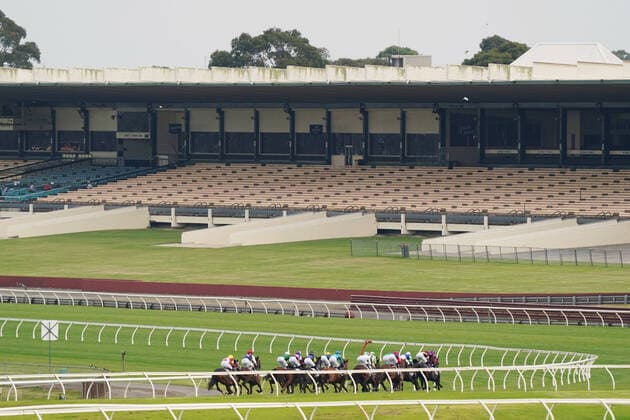 Bilder des Jahres 2020, Sport 04 April Sport Themen der Woche KW14 Sport Bilder des Tages RACING SANDOWN MIDWEEK, A general view is seen during race 6 at Sandown racecourse as empty seats are seen in the grandstand due to the stage 3 lockdown because of the covid-19 crisis in Melbourne, Wednesday, April 1, 2020. ( NO ARCHIVING, EDITORIAL USE ONLY, NO USE IN BOOKS WITHOUT CONSENT MELBOURNE VIC AUSTRALIA  Copyright: xMICHAELxDODGEx 98797171st