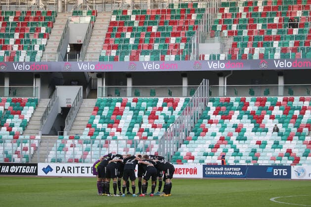 MINSK, BELARUS - APRIL 3, 2020: Torpedo-Belaz Zhodino players before a 2020 Belarusian Premier League Round 3 football match between Dinamo Minsk and Torpedo-Belaz Zhodino at Dinamo Stadium. The Football Federation of Belarus has decided not to postpone the national football championship in connection with the pandemic of the novel coronavirus, with the 30th season of the Belarusian Premier League starting as scheduled on 19 March 2020. Natalia Fedosenko TASS  TS0D45D8
