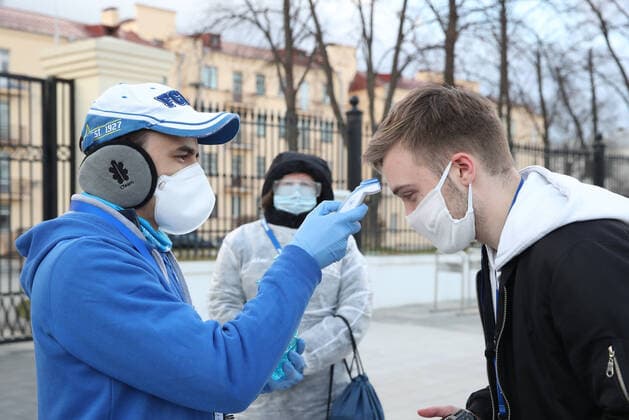 MINSK, BELARUS - APRIL 3, 2020: Screening temperature before a 2020 Belarusian Premier League Round 3 football match between Dinamo Minsk and Torpedo-Belaz Zhodino at Dinamo Stadium. The Football Federation of Belarus has decided not to postpone the national football championship in connection with the pandemic of the novel coronavirus, with the 30th season of the Belarusian Premier League starting as scheduled on 19 March 2020. Dinamo Minsk won the match 2-0. Natalia Fedosenko TASS  TS0D45E9