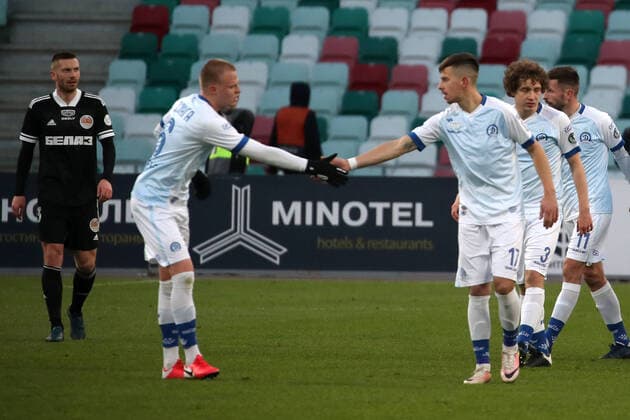 MINSK, BELARUS - APRIL 3, 2020: Torpedo-Belaz Zhodino players shake hands during a 2020 Belarusian Premier League Round 3 football match between Dinamo Minsk and Torpedo-Belaz Zhodino at Dinamo Stadium. The Football Federation of Belarus has decided not to postpone the national football championship in connection with the pandemic of the novel coronavirus, with the 30th season of the Belarusian Premier League starting as scheduled on 19 March 2020. Dinamo Minsk won the match 2-0. Natalia Fedosenko TASS  TS0D45EB