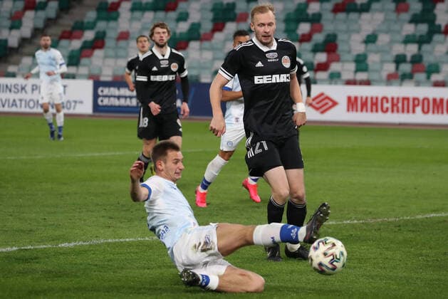 MINSK, BELARUS - APRIL 3, 2020: Torpedo-Belaz Zhodino s Maxim Bordachev (R front) in a 2020 Belarusian Premier League Round 3 football match between Dinamo Minsk and Torpedo-Belaz Zhodino at Dinamo Stadium. The Football Federation of Belarus has decided not to postpone the national football championship in connection with the pandemic of the novel coronavirus, with the 30th season of the Belarusian Premier League starting as scheduled on 19 March 2020. Dinamo Minsk won the match 2-0. Natalia Fedosenko TASS  TS0D4606