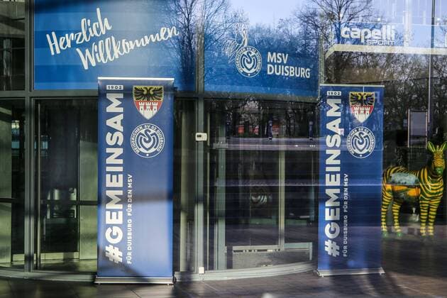 Die schauinsland-reisen-arena (auch MSV-Arena genannt) muss aufgrund der Coronavirus - Pandemie geschlossen bleiben , Corona Auswirkungen in NRW - schauinsland-reisen-arena in Coronazeiten, Duisburg, 05.04.2020 Duisburg Schauinsland-Reisen-Arena Nordrhein-Westfalen Deutschland