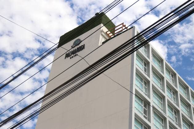 Bilder des Jahres 2020, Sport 04 April Sport Themen der Woche KW15 Sport Bilder des Tages General view of the Palmaroga Hotel, where Brazilian former soccer player Ronaldinho and his brother are paying the second day of house detention, in Asuncion, Paraguay, 08 April 2020. Ronaldinho Gaucho is waiting for the statement of charges by the Paraguayan attorney office among a process for presenting a false passport in the arrival to the country. Brazilian former soccer player Ronaldinho is waiting for the statement of charges in Paraguay !ACHTUNG: NUR REDAKTIONELLE NUTZUNG!  Copyright: xNoeliaxF.xAceitunox AME1148 20200408-637219709290681923