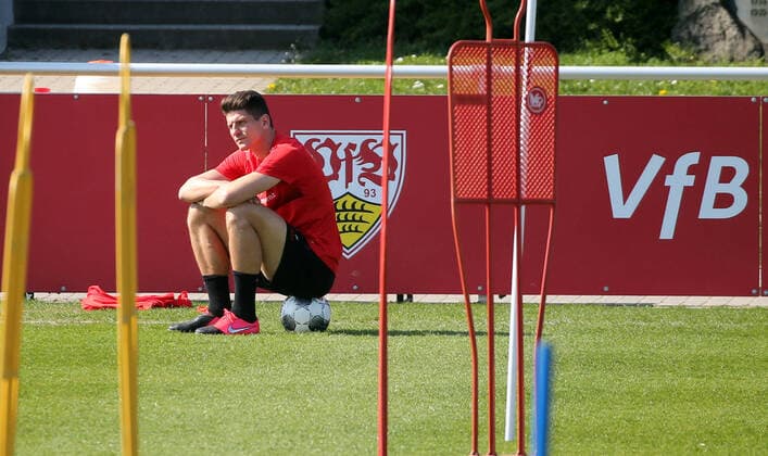 Bilder des Jahres 2020, Sport 04 April Sport Themen der Woche KW15 Sport Bilder des Tages VfB Stuttgart Training Deutschland, Stuttgart, 08.04.2020, Fussball, 2. Bundesliga, Saison 2019 2020, VfB Stuttgart Training: Mario Gomez. *** VfB Stuttgart Training Germany, Stuttgart, 08 04 2020, football, 2 Bundesliga, season 2019 2020, VfB Stuttgart Training Mario Gomez
