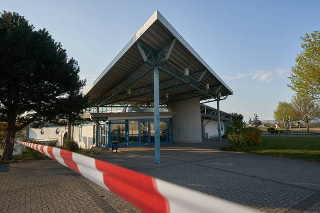 Die Philipp-Heift-Halle ist zur Zeit abgesperrt. Aufgrund der Coronakrise sind derzeit alle Sportanlagen gesperrt. Coronavirus -Sportanlagen Mülheim-Kärlich