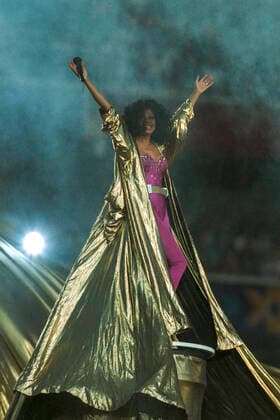 Football 1996 Super Bowl Diana Ross performing during half time at the1996 Super Bowl XXX, Dallas Cowboys vs.Pittsburgh Steelers Tempe Sun Devil Stadium AR USA Copyright: xDUOMO PCNx FO0803 960097