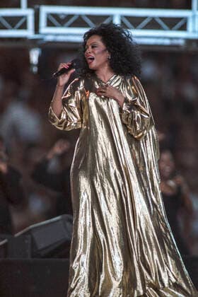 Football 1996 Super Bowl Diana Ross performing during half time at the1996 Super Bowl XXX, Dallas Cowboys vs.Pittsburgh Steelers Tempe Sun Devil Stadium AR USA Copyright: xDUOMO PCNx FO0803 960098