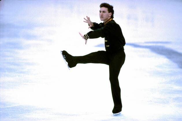 Elvis Stoyko geb.22.03.1972 in Ontario USA weil seine Eltern nach dem Ungarn-Aufstand dorthin ausgewandert waren Stoyko begann im Alter von 4 Jahren mit dem Eiskunstlauf und gewann später für Kanada olympisches Silber in 1994 + 1998 sowie 7 kanadische Meisterschaften + 3 Weltmeisterschaften + 2 Vizeweltmeisterschaften und 1 dritten WM-Platz *** Elvis Stoyko born 22 03 1972 in Ontario USA because his parents had emigrated there after the Hungarian uprising Stoyko started figure skating at the age of 4 years and later won Olympic silver for Canada in 1994 1998 as well as 7 Canadian championships 3 world championships 2 vice world championships and 1 third place