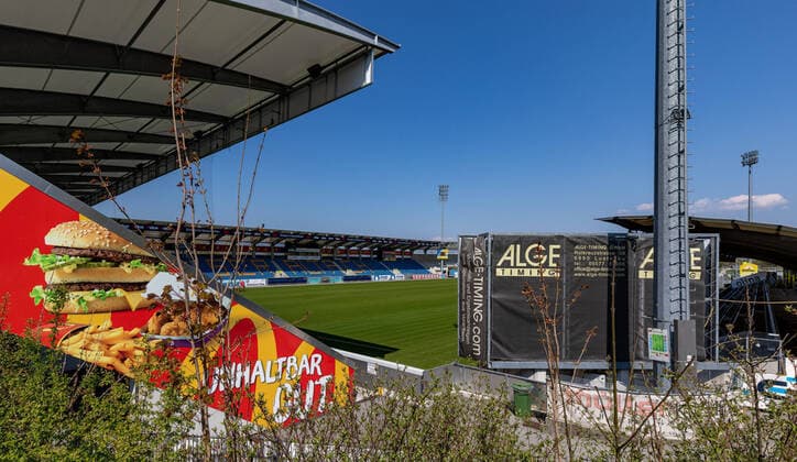 THEMENBILD - das gesperrte Fussballstadion des Cashpoint SCR Altach. Wegen des Coronavirus wurde der Spielbetrieb in der Oesterreichischen Bundesliga eingestellt. Wann Fussballspiele wieder stattfinden koennen ist aktuell noch unklar, aufgenommen am 11. April 2020 Cashpoint Arena, Altach, Oesterreich the closed Football Stadium of Cashpoint SCR Altach. Due to the Corona crisis, the Austrian League was suspended. It is not yet clear when soccer matches will take place, Cashpoint Arena, Altach, Austria on 2020 04 11. THEMENBILD, Coronavirus Lock Down, Fussball Copyright: xRindererx Eibner-Pressefotox EP_rin