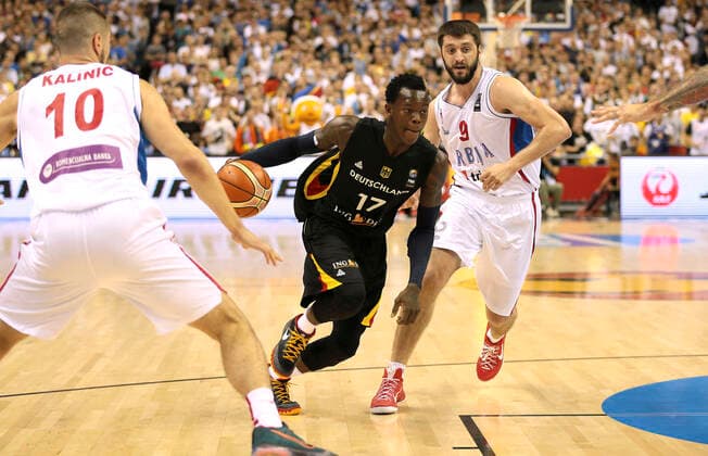 Foto : Dennis Schröder am Ball ( GER ) gegen Stefan Markovic , rechts Basketball EM in Berlin , am So. 06.09.2015 Länderspiel Deutschland - Serbien