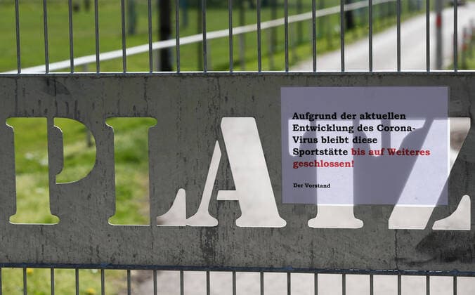 Sportplatz - Corona Leipzig Markkleeberg, 12.04.2020, Sportplatz wegen Corona geschlossen! Die Spiele aller Fußball-Ligen wurden ausgesetzt. Schließung von öffentlichen Einrichtungen als Maßnahme gegen die Ausbreitung des Corona-Virus. Im Bild: Sportplatz MÖNCHEREI, Heimstatt des TSV 1886 Markkleeberg ,