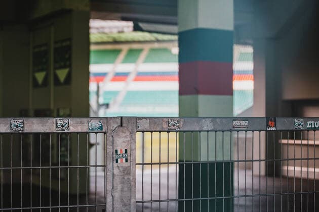 THEMENBILD - das gesperrte Fussballstadion des SK Rapid Wien. Wegen des Coronavirus wurde der Spielbetrieb in der Oesterreichischen Bundesliga eingestellt. Wann Fussballspiele wieder stattfinden koennen ist aktuell noch unklar, aufgenommen am 12.04.2020, Allianz Stadion, Wien, Oesterreich the closed Football Stadium of SK Rapid Wien. Due to the Corona crisis, the Austrian League is suspended. It is not yet clear when soccer matches will take place, Generali Arena, Vienna, Austria on 2020 04 12. Wien