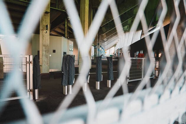 THEMENBILD - das gesperrte Fussballstadion des SK Rapid Wien. Wegen des Coronavirus wurde der Spielbetrieb in der Oesterreichischen Bundesliga eingestellt. Wann Fussballspiele wieder stattfinden koennen ist aktuell noch unklar, aufgenommen am 12.04.2020, Allianz Stadion, Wien, Oesterreich the closed Football Stadium of SK Rapid Wien. Due to the Corona crisis, the Austrian League is suspended. It is not yet clear when soccer matches will take place, Generali Arena, Vienna, Austria on 2020 04 12. Wien