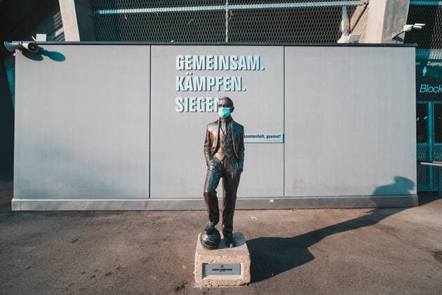 THEMENBILD - das gesperrte Fussballstadion des SK Rapid Wien. Wegen des Coronavirus wurde der Spielbetrieb in der Oesterreichischen Bundesliga eingestellt. Wann Fussballspiele wieder stattfinden koennen ist aktuell noch unklar, aufgenommen am 12.04.2020, Allianz Stadion, Wien, Oesterreich the closed Football Stadium of SK Rapid Wien. Due to the Corona crisis, the Austrian League is suspended. It is not yet clear when soccer matches will take place, Generali Arena, Vienna, Austria on 2020 04 12. Wien