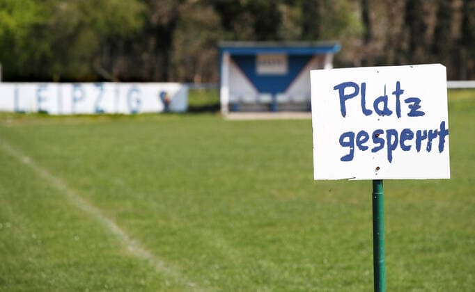 Sportplatz Turbine Leipzig, 12.04.2020, Sportplatz gesperrt. Die Spiele aller Fußball-Ligen wurden ausgesetzt. Schließung von öffentlichen Einrichtungen als Maßnahme gegen die Ausbreitung des Corona-Virus. Im Bild: Sportplatz Am Goethesteig, Heimstatt von Turbine Leipzig. ,