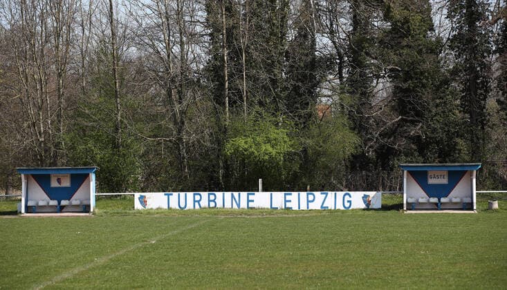 Sportplatz Turbine Leipzig, 12.04.2020, Turbine Sportplatz Am Goethesteig, Heimstatt von Turbine Leipzig (Fußball Kreisklasse). Im Bild: Trainer Mannschaftsbänke. ,