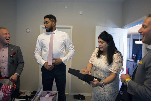 April 13, 2020, USA: Karl-Anthony Towns is shown with his mother Jacqueline Cruz-Towns and others in his former apartment in downtown Minneapolis in 2016. USA - ZUMAm67_ 20200413_zaf_m67_053 Copyright: xBrianxPetersonx