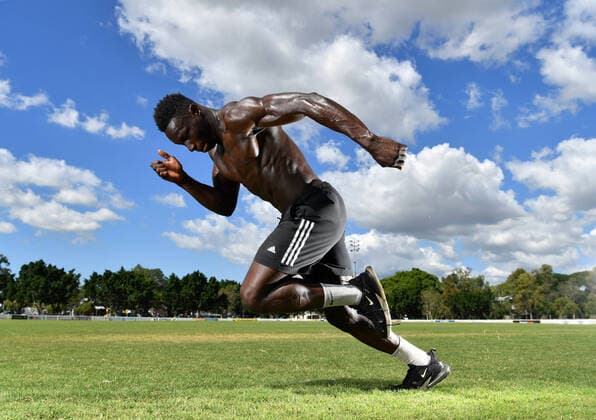 Bilder des Jahres 2020, Sport 04 April Sport Themen der Woche KW16 ATHLETICS PETER LAMIN FEATURE, Future Olympic hopeful Peter Lamin, age 18, is seen training at Jack Esplen Oval in Brisbane, Thursday, April 16, 2020. Peter Lamin who has a best time of 10.5 seconds for the 100 metre sprint had been competing in New Zealand before the outbreak of the Coronavirus (COVID-19) and is now back training in Brisbane. ( NO ARCHIVING, EDITORIAL USE ONLY, NO USE IN BOOKS WITHOUT CONSENT BRISBANE QLD AUSTRALIA  Copyright: xDARRENxENGLANDx 20200416001463725178
