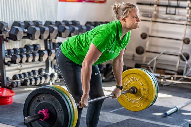 Bilder des Jahres 2020, Sport 04 April Sport Themen der Woche KW16 Sport Bilder des Tages Kugelstoßerin Sara Gambetta (SV Halle) beim Krafttraining Im Zuge der Beschränkungen durch die Corona-Krise und der Olympiaabsage trainieren die Damen der Werfergruppe des SV Halle mit Sondergenehmigung auf der Wurfanlage Brandberge. Halle Saale Sachsen-Anhalt Deutschland *** Shot putter Sara Gambetta SV Halle during weight training In the course of the restrictions due to the Corona crisis and the cancellation of the Olympics, the ladies of the SV Halle throwing group train with special permission on the Brandberge Halle Saale Sachsen Anhalt throwing facility Germany